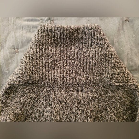 Abercrombie & Fitch Cotton Blend Cardigan Sweater (Gray, S) - Picture 9 of 12